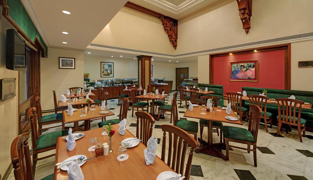Comfort Inn Sunset Ahmedabad Exterior foto